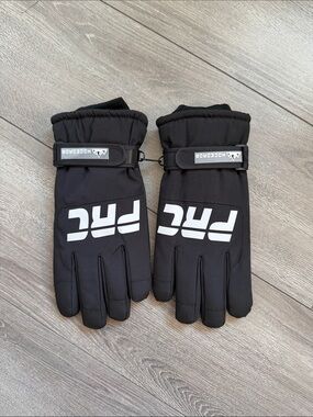 Men's Black Winter Ski Gloves with Adjustable Wrist Strap
